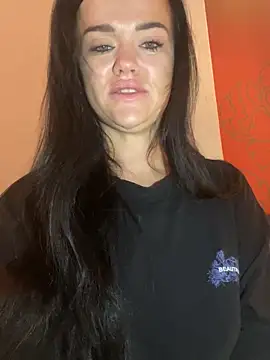 Snapshot of English-Chloe96 chatting on 10.15.25 English-Chloe96 online show from 10.15.25