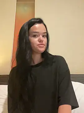 Snapshot of English-Chloe96 chatting on 11.12.25 English-Chloe96 online show from 11.12.25