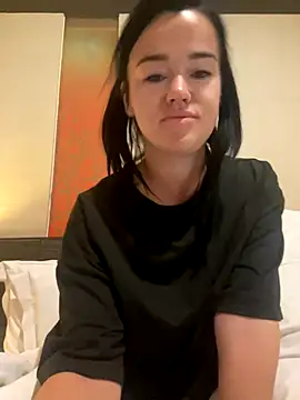 Snapshot of English-Chloe96 chatting on 11.15.25 English-Chloe96 online show from 11.15.25