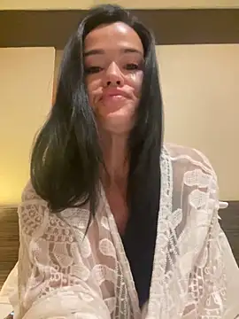 Snapshot of English-Chloe96 chatting on 11.16.25 English-Chloe96 online show from 11.16.25