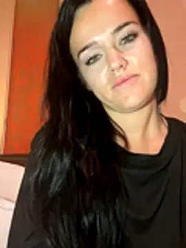 Snapshot of English-Chloe96 chatting on 11.21.25 English-Chloe96 online show from 11.21.25