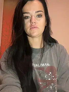 Snapshot of English-Chloe96 chatting on 12.14.25 English-Chloe96 online show from 12.14.25