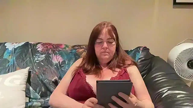 Snapshot of curvy-milf-abbie chatting on 04.28.26 curvy-milf-abbie online show from 04.28.26