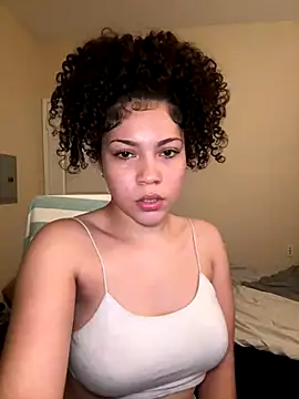 Snapshot of ladylavish chatting on 12.05.24 ladylavish online show from 12.05.24