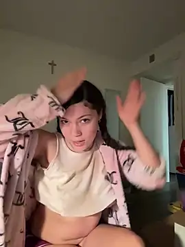 Snapshot of ladylavish chatting on 12.15.24 ladylavish online show from 12.15.24