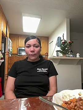 Snapshot of ladylavish chatting on 12.16.24 ladylavish online show from 12.16.24