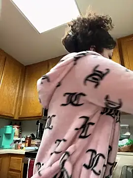 Snapshot of ladylavish chatting on 12.20.24 ladylavish online show from 12.20.24