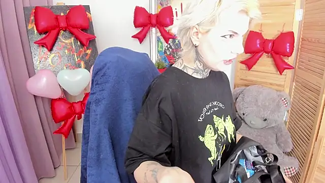 Snapshot of mekurisu chatting on 02.10.26 mekurisu online show from 02.10.26