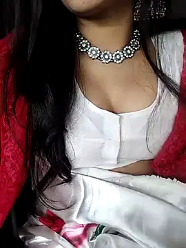 Snapshot of karishma chatting on 12.30.24 karishma online show from 12.30.24