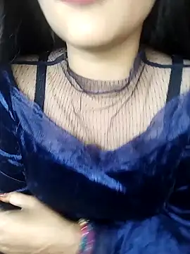 Snapshot of karishma chatting on 12.31.24 karishma online show from 12.31.24