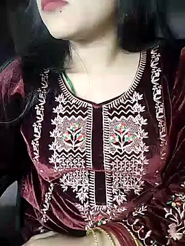 Snapshot of karishma chatting on 01.01.25 karishma online show from 01.01.25