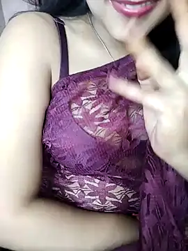 Snapshot of karishma chatting on 01.07.25 karishma online show from 01.07.25