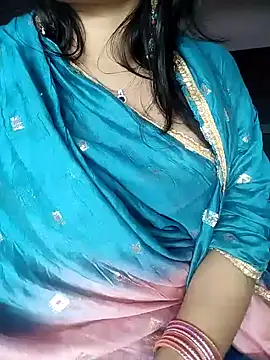 Snapshot of karishma chatting on 01.07.25 karishma online show from 01.07.25