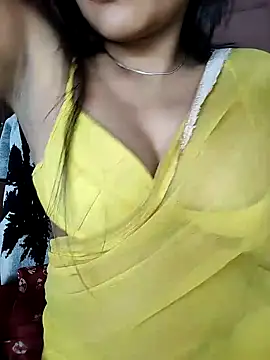 Snapshot of karishma chatting on 01.10.25 karishma online show from 01.10.25