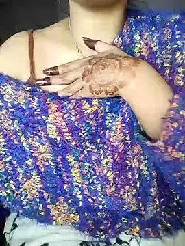 Snapshot of karishma chatting on 01.10.25 karishma online show from 01.10.25