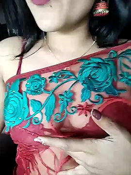 Snapshot of karishma chatting on 01.25.25 karishma online show from 01.25.25