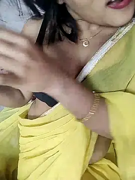 Snapshot of karishma chatting on 02.06.25 karishma online show from 02.06.25