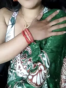 Snapshot of karishma chatting on 02.10.25 karishma online show from 02.10.25