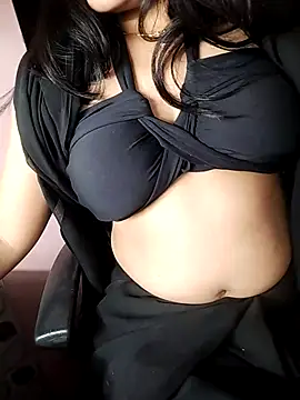 Snapshot of karishma chatting on 02.11.25 karishma online show from 02.11.25