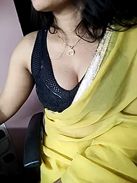 Snapshot of karishma chatting on 02.14.25 karishma online show from 02.14.25