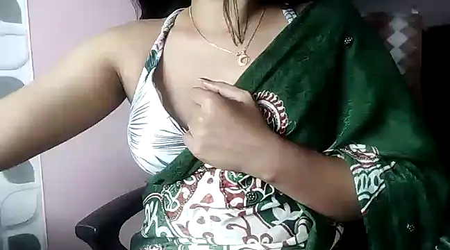 Snapshot of karishma chatting on 02.28.25 karishma online show from 02.28.25