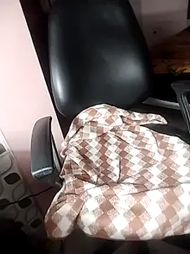 Snapshot of karishma chatting on 03.17.25 karishma online show from 03.17.25