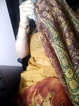 Snapshot of karishma chatting on 03.21.25 karishma online show from 03.21.25