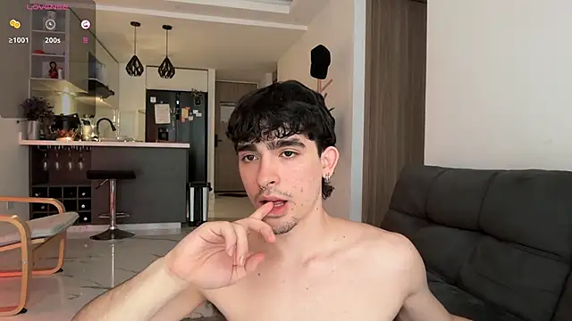 Snapshot of zenn_rush1 chatting on 10.10.25 zenn rush1 online show from 10.10.25