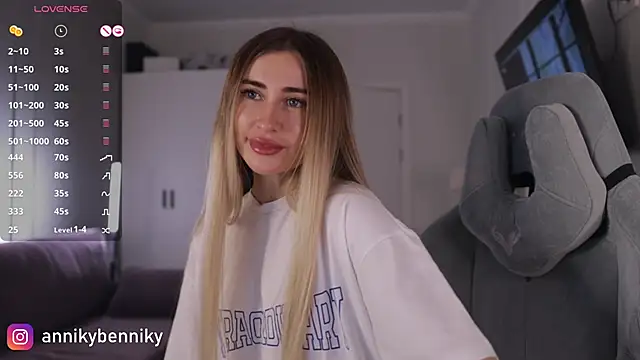 Coconutkittyy online show from 12.26.24