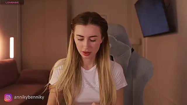 Coconutkittyy online show from 03.07.25