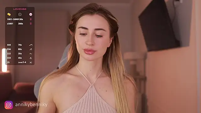 Coconutkittyy online show from 03.09.25