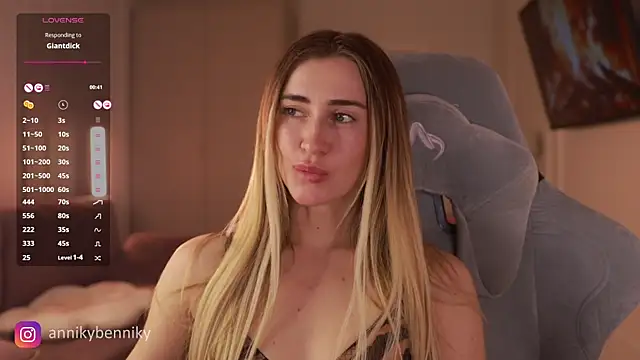 Coconutkittyy online show from 03.09.25