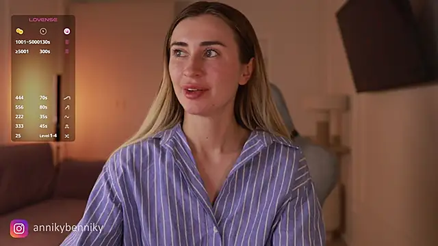 Coconutkittyy online show from 03.12.25