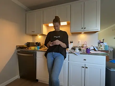 MissSwitch online show from 03.19.25