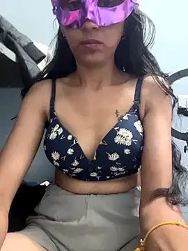 HotRiyacpl online show from 11.18.25