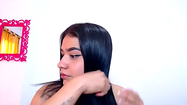 Snapshot of SaraBlosson chatting on 03.20.25 SaraBlosson online show from 03.20.25