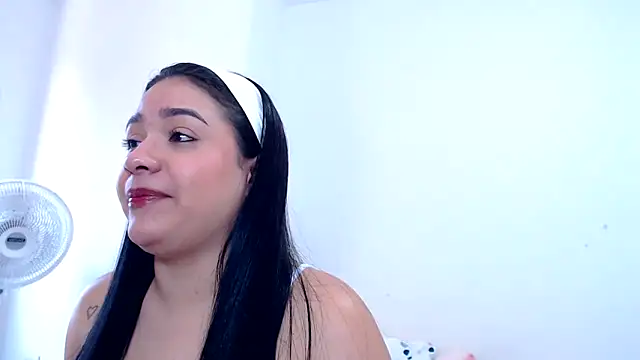 Snapshot of SaraBlosson chatting on 09.10.25 SaraBlosson online show from 09.10.25