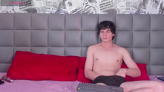 Snapshot of honey_moonts chatting on 03.12.25 honey moonts online show from 03.12.25