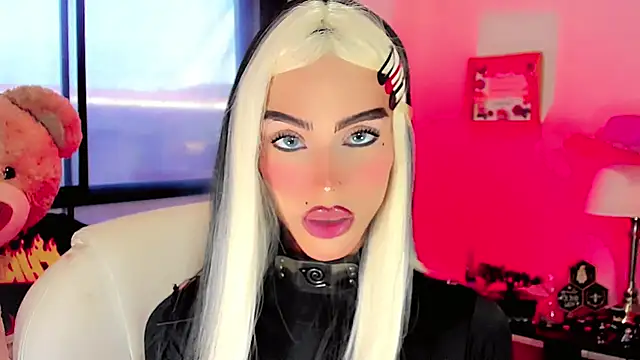 Snapshot of dollswit01 chatting on 01.21.25 dollswit01 online show from 01.21.25