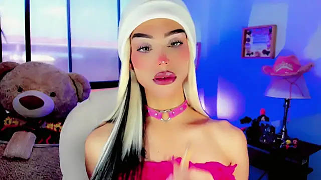 Snapshot of dollswit01 chatting on 01.22.25 dollswit01 online show from 01.22.25