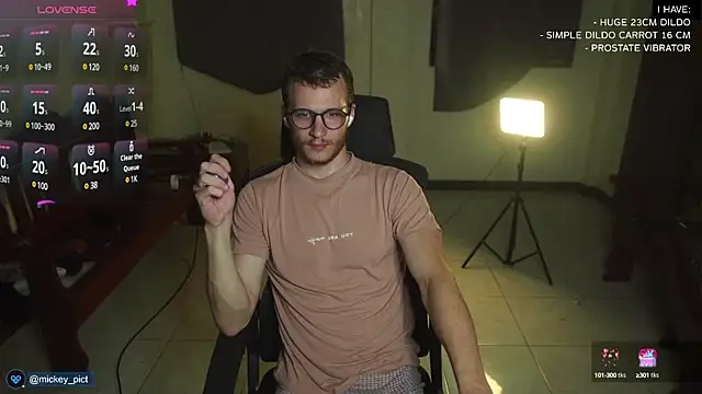 Snapshot of mickeypict chatting on 12.09.24 mickeypict online show from 12.09.24