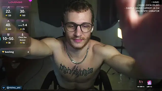 Snapshot of mickeypict chatting on 12.11.24 mickeypict online show from 12.11.24