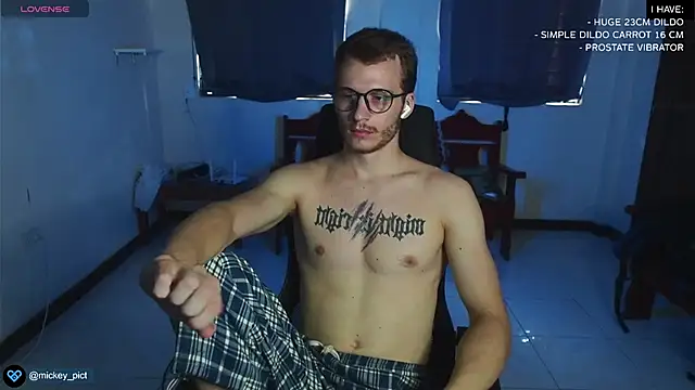 Snapshot of mickeypict chatting on 12.27.24 mickeypict online show from 12.27.24