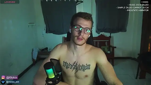 Snapshot of mickeypict chatting on 01.01.25 mickeypict online show from 01.01.25