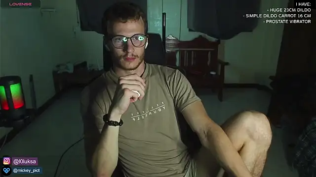 Snapshot of mickeypict chatting on 01.03.25 mickeypict online show from 01.03.25