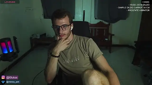 Snapshot of mickeypict chatting on 01.03.25 mickeypict online show from 01.03.25