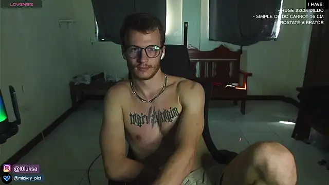 Snapshot of mickeypict chatting on 01.04.25 mickeypict online show from 01.04.25