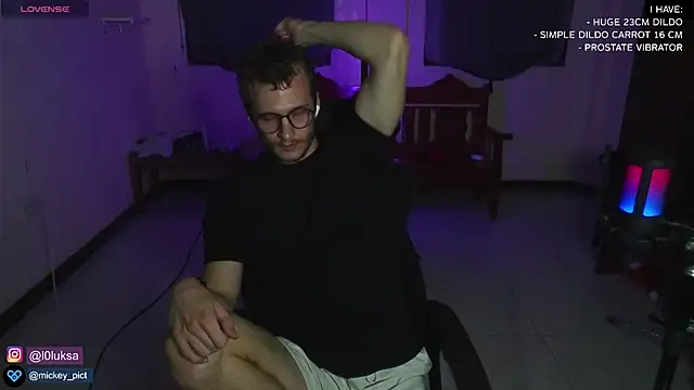 Snapshot of mickeypict chatting on 01.06.25 mickeypict online show from 01.06.25