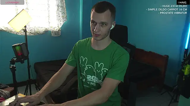 Snapshot of mickeypict chatting on 02.14.25 mickeypict online show from 02.14.25