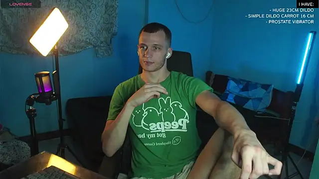 Snapshot of mickeypict chatting on 02.15.25 mickeypict online show from 02.15.25